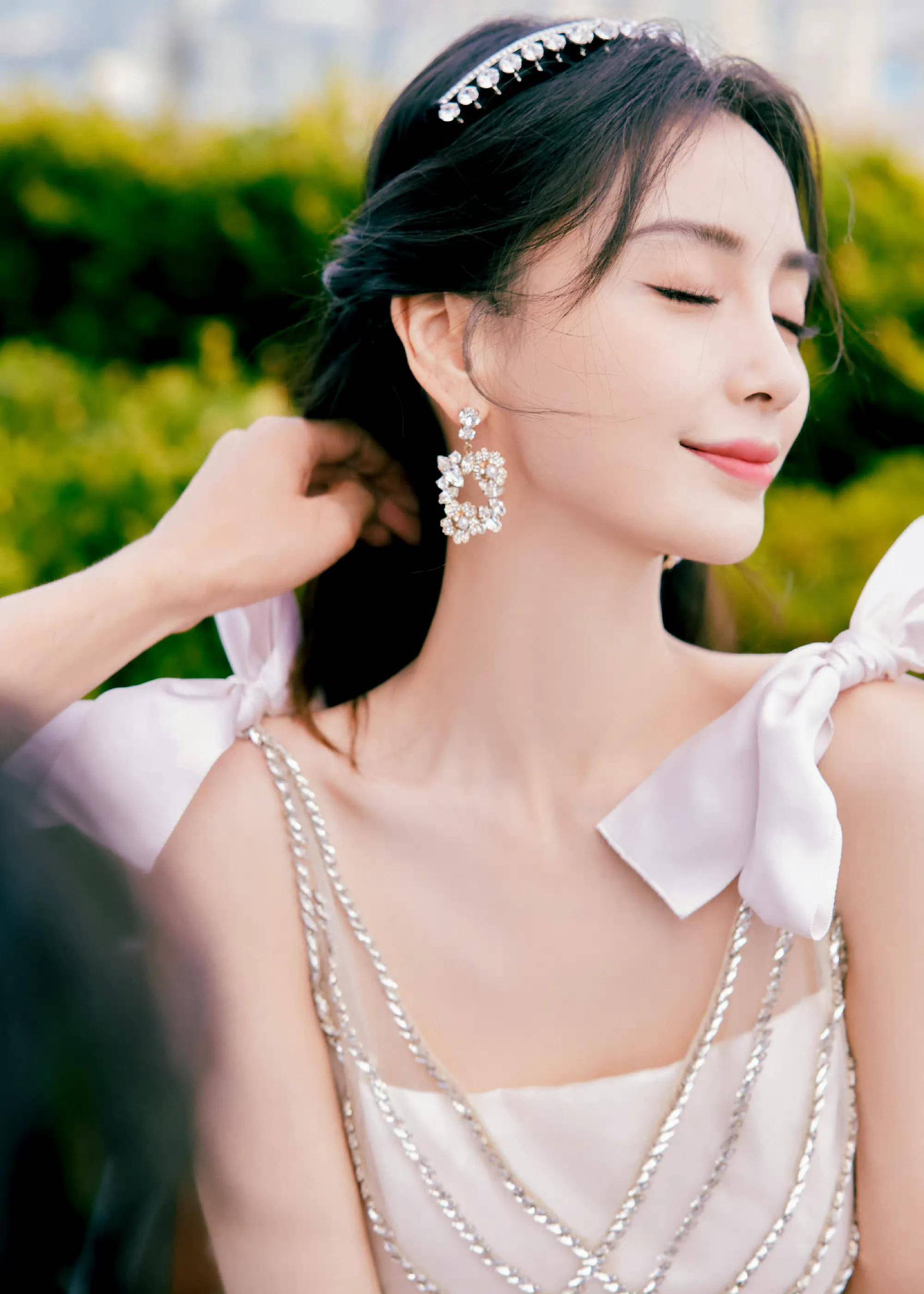 angelababy钻石羽毛造型,好像天上公主下凡,灵动甜美,纯净浪漫_满分