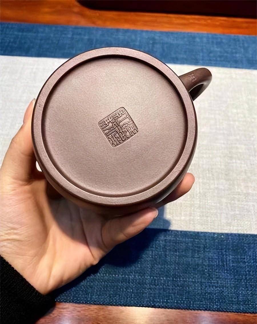 朱鹏程老师这一刻绘操作,我愿称他为"鱼王"_紫砂壶_作品_鱼儿