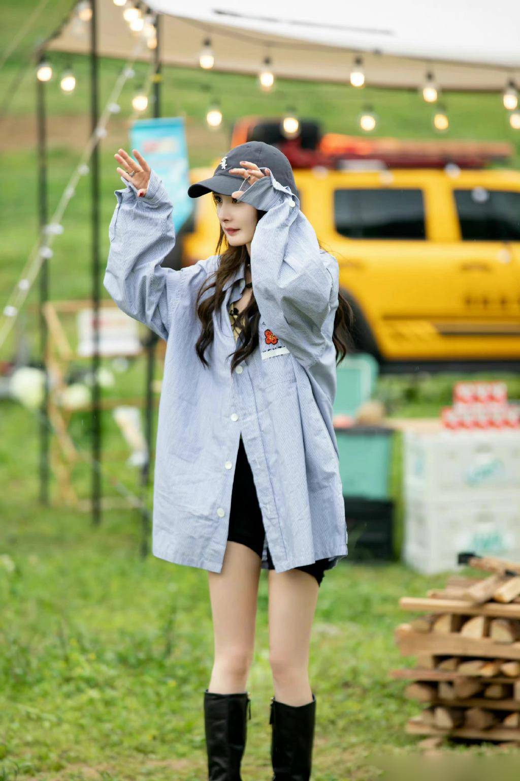 没有杨幂"这双腿",骑行裤都不敢轻易穿吧,下衣失踪造型真绝_衬衫_黑色