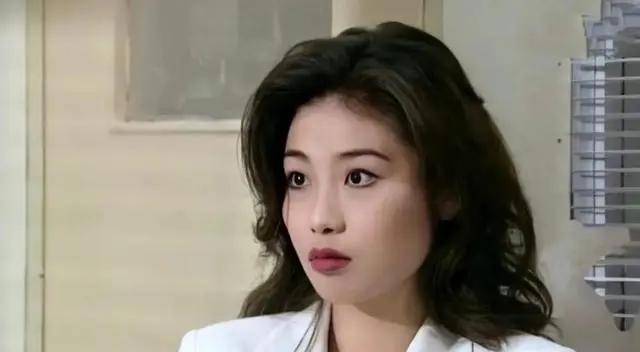 50岁亿万富婆陈妙瑛,想要复出拍戏,未婚无子的她后悔吗?