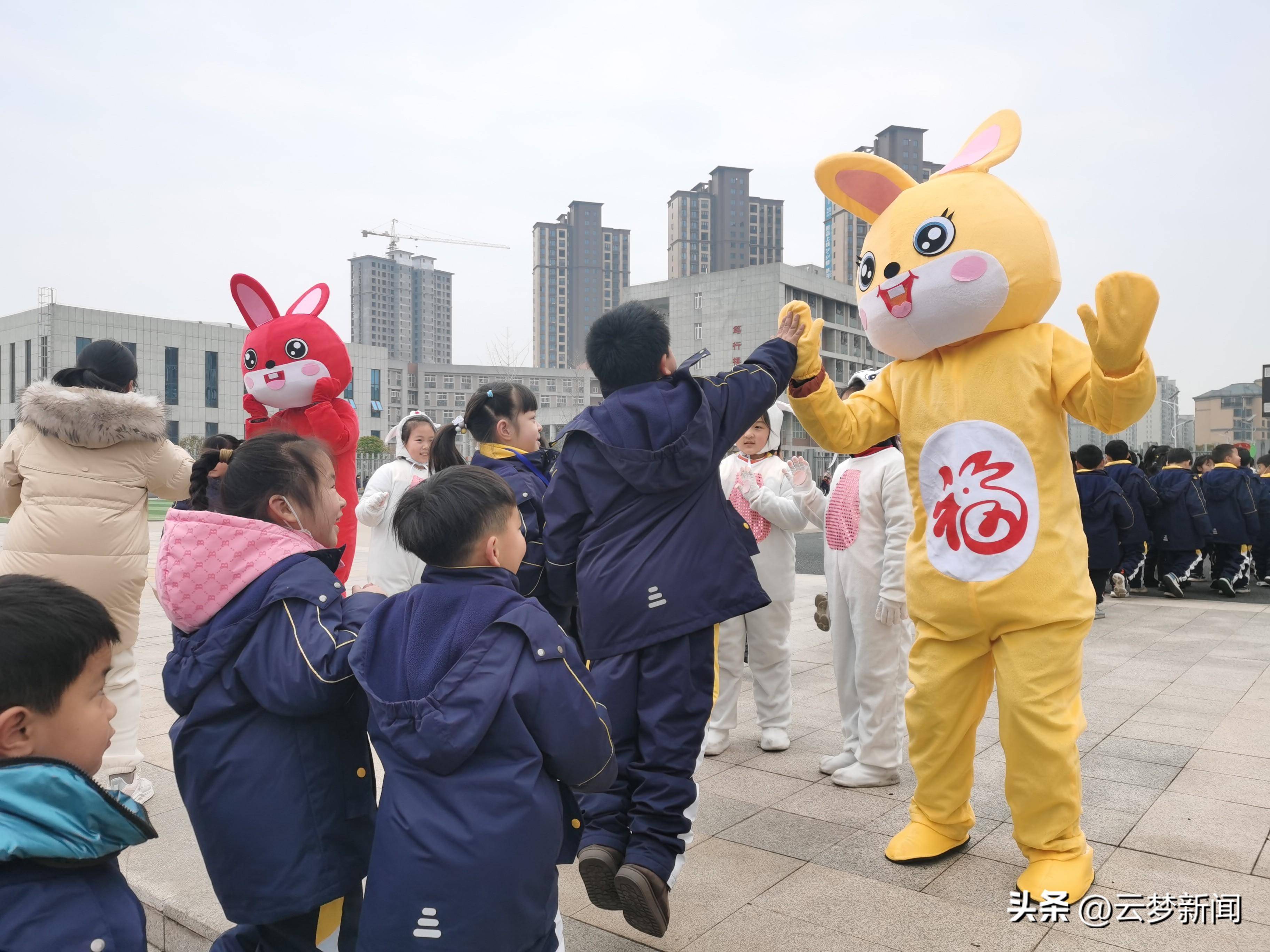 云梦黄香小学举行春季开学典礼_进行_师生_知识