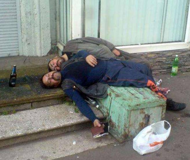 俄罗斯"酒鬼"有多硬核?一年消耗上百亿升酒,游客:佩服_男性_气候_身体