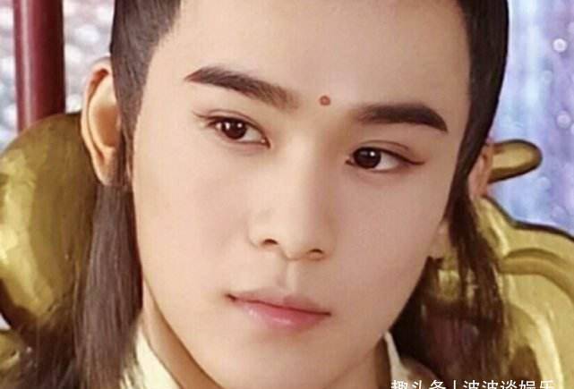 《雪花女神龙》的神医欧阳明日——眉间一点朱砂红.