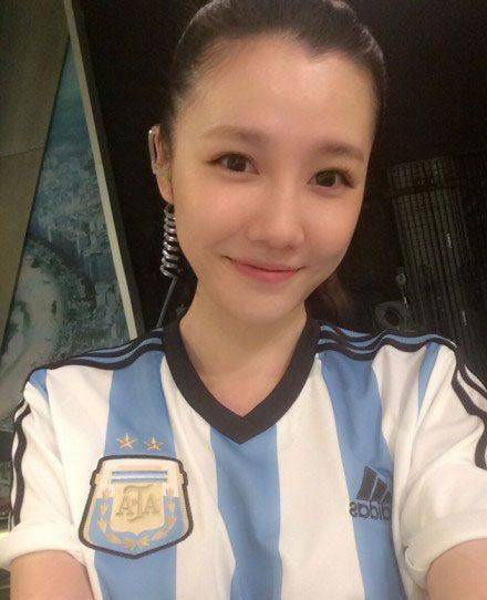 刘语熙这个美女主持人不会陌生,她曾是电视《nba最前线》的人气女主播