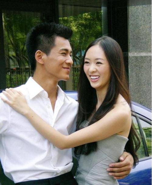 童瑶52岁富商老公,年轻似壮年小伙,她曾经遇人不淑,今获幸福_张默