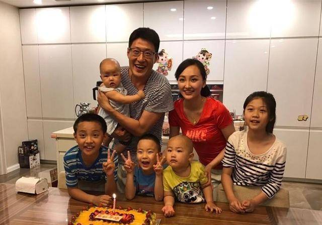 于震妻子辛月:嫁二婚丈夫亦美满,我是三个孩子的幸福妈妈_方柏霓_早餐
