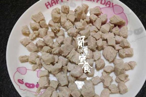 在家做香菇猪肉花生辣椒酱有诀窍，比老干妈好吃，做法简单还省钱(图2)