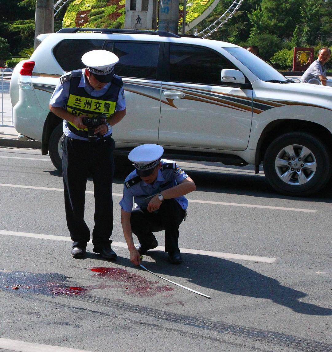 行人發生交通事故,前後共被三輛汽車碾壓,誰來賠?_曾某_死亡_行為