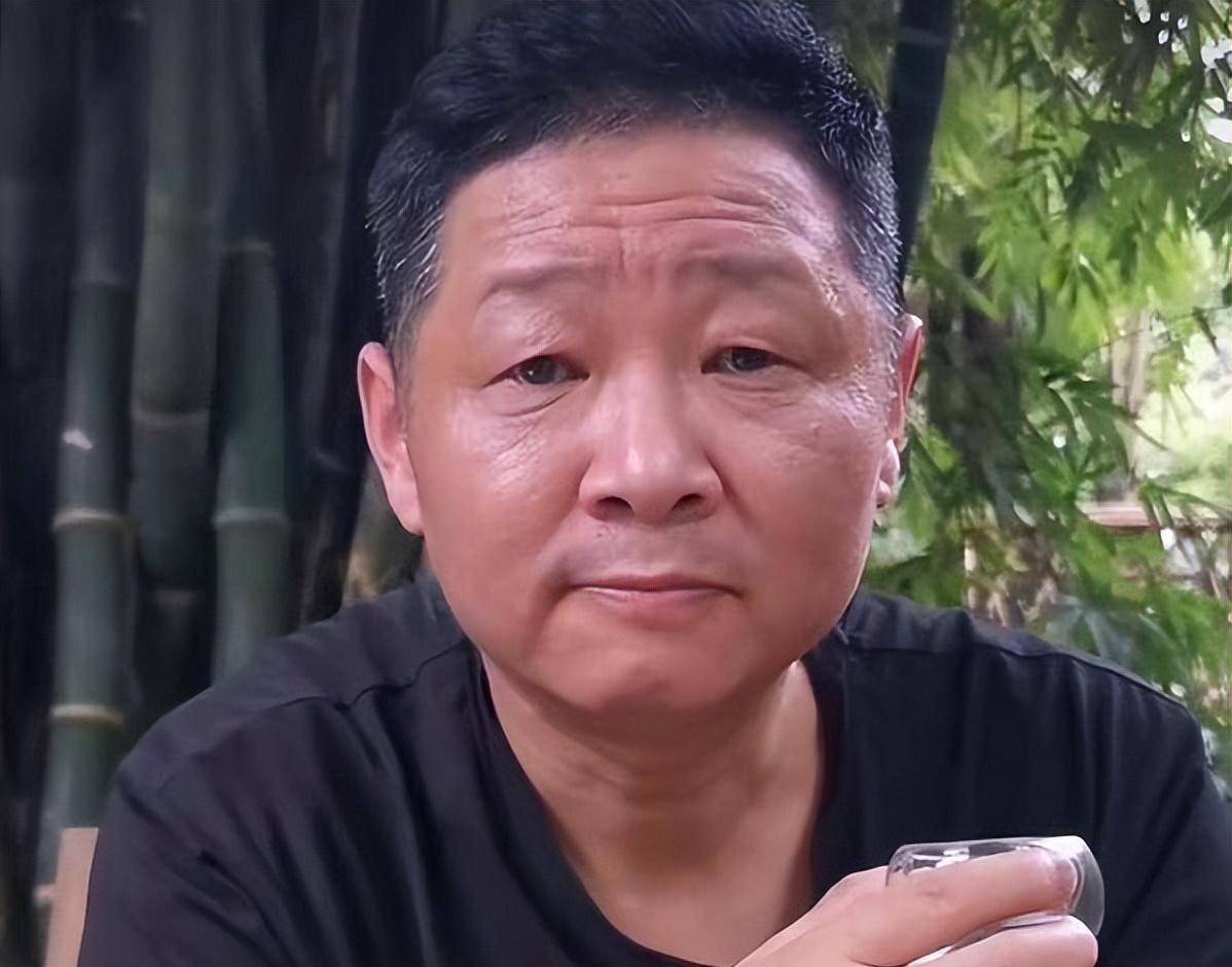 看着一只只鸡死去,赵亮整日里也是愁云惨淡,醉心于各种资料,咨询相关