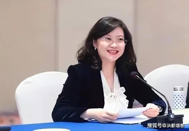 从流出的段颖照片来看,即便是有的很青涩,但段颖的颜值依然是特别出众