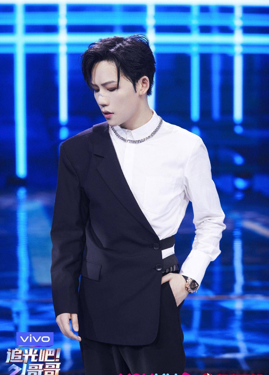 可能不少人都是通过"百变大咖秀"的节目认识刘维的,又或者是通过"火星