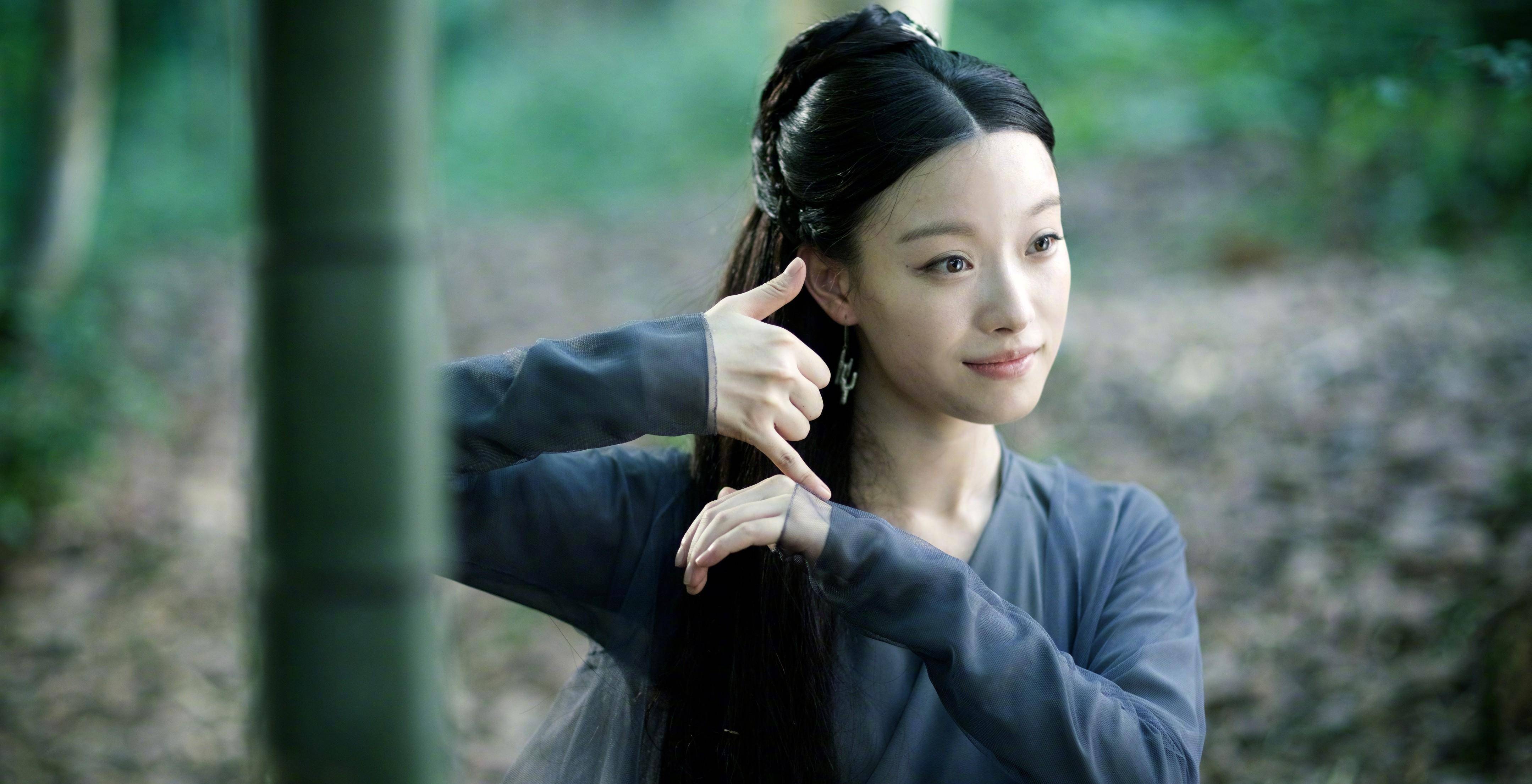 不出众的倪妮是如何出众的_话剧_角色_电影