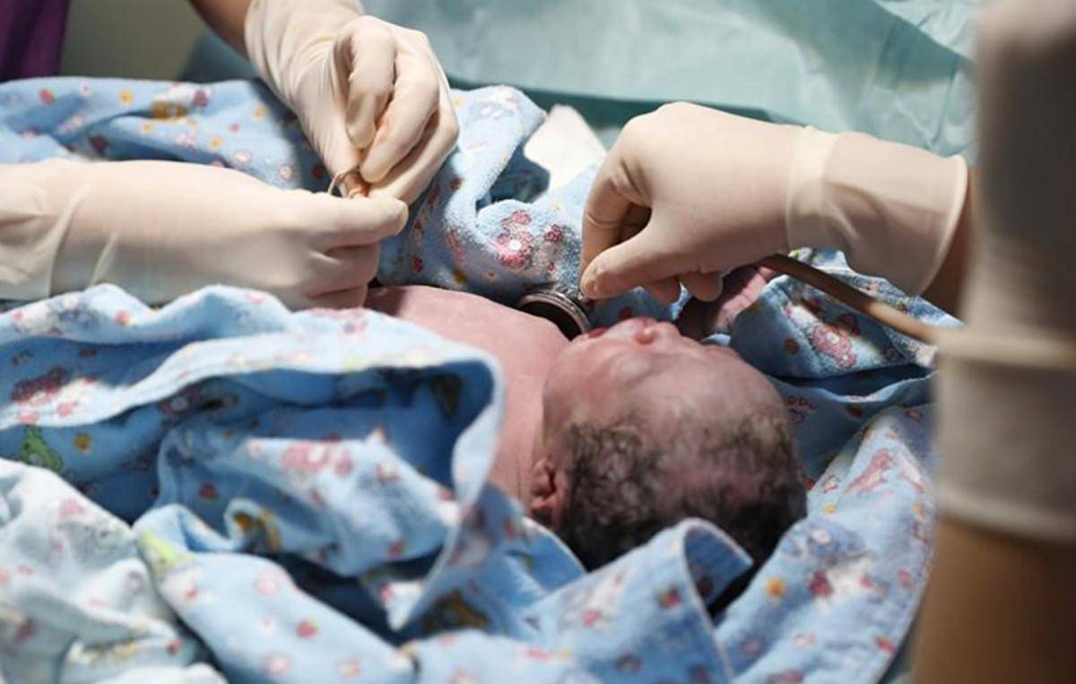 孩子出生后,护士坚持让产妇确认婴儿性别,有以下几个原因