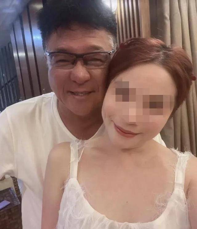 姜育恒的妻子 老婆图片