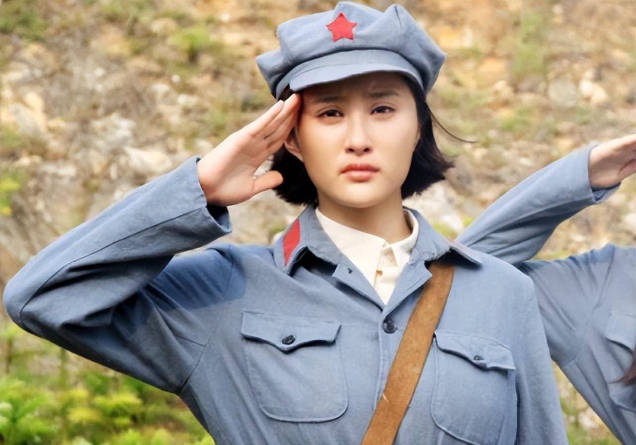 被众多剧组看中,接拍《孔子春秋》中的"南子";在《盘龙卧虎高山顶》中