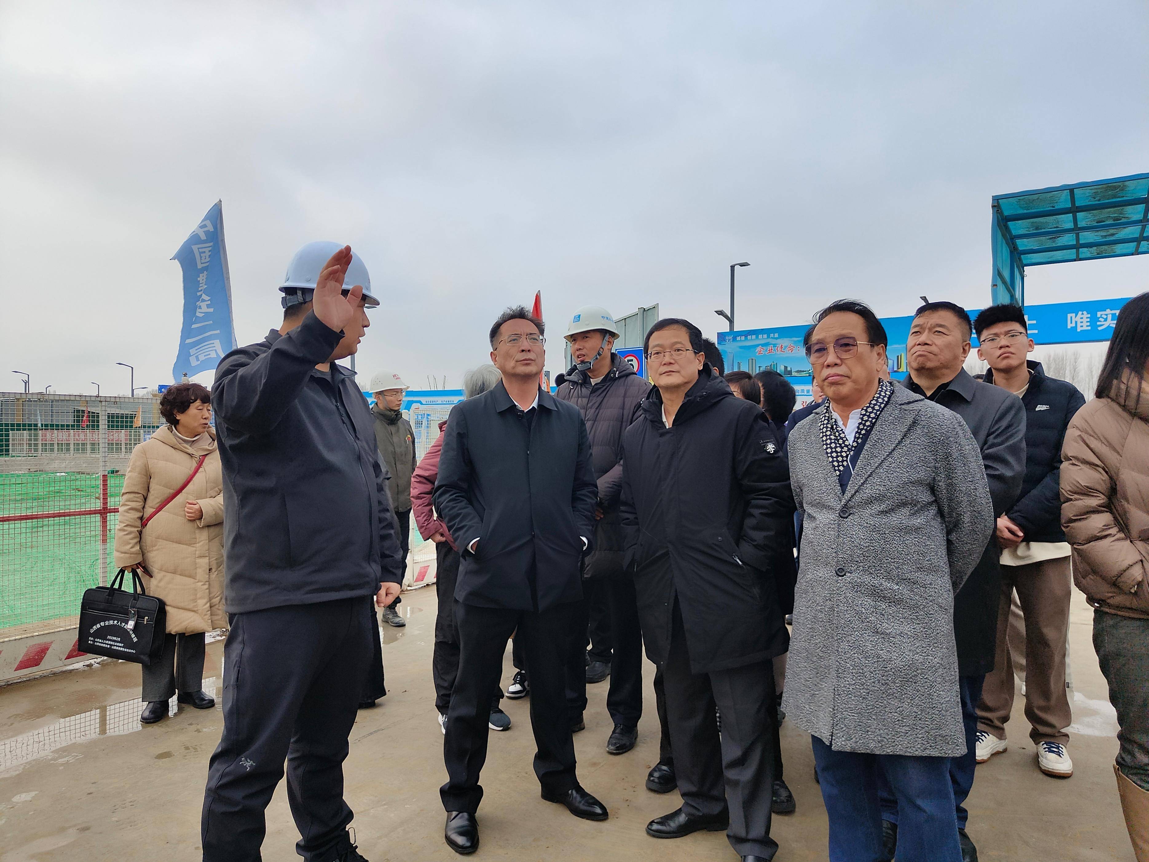 情况,大家实地调研消防站,环卫基地,能源岛,科创中心等示范点,阳曲