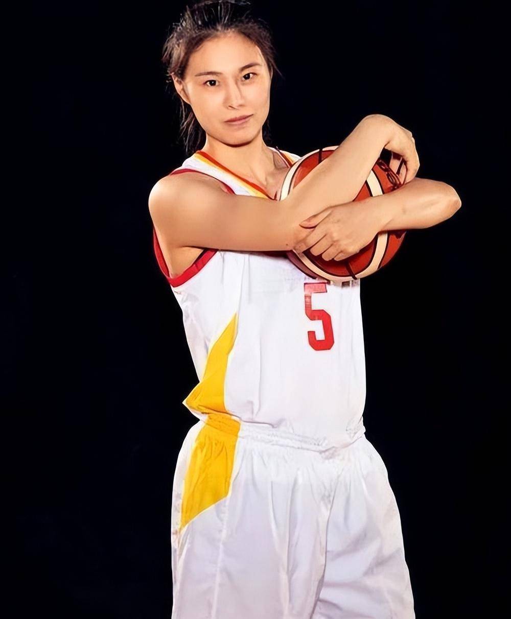 "钥匙女王"王思雨:关键一球绝杀比赛,四次反击终于被认出来_艳萍_篮球