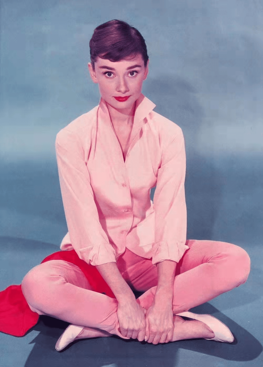 名人衣橱 - 奥黛丽·赫本_身材_衬衫_天使