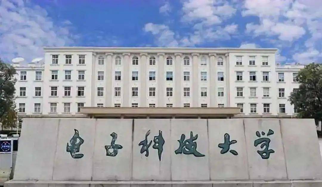 长江大学一对情侣,左手爱情,右手学业,双双考上了985高校_大学生_李婉