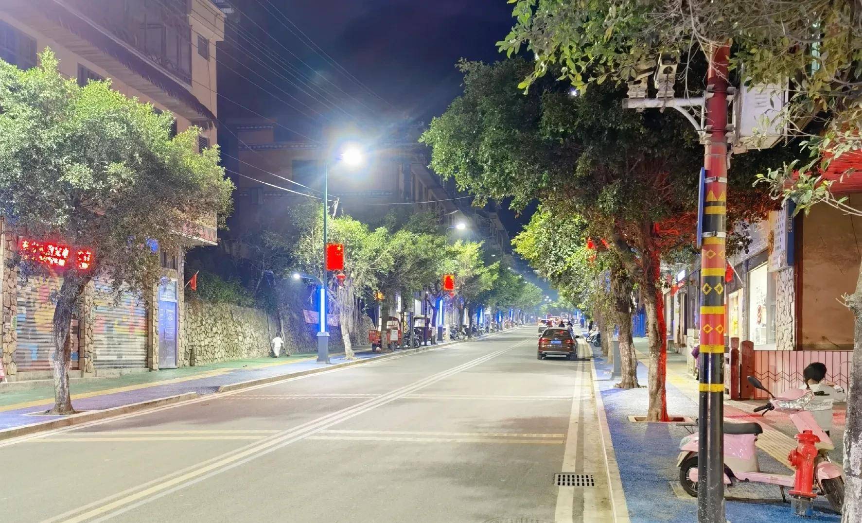 周总理命名的云南县城,现只有一条街,没红绿灯,但哈尼族气息浓_绿春县