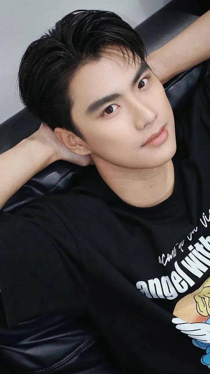 那么,这十位高人气00后男星都是谁呢,咱们赶快来一起看看(注意哟:排名