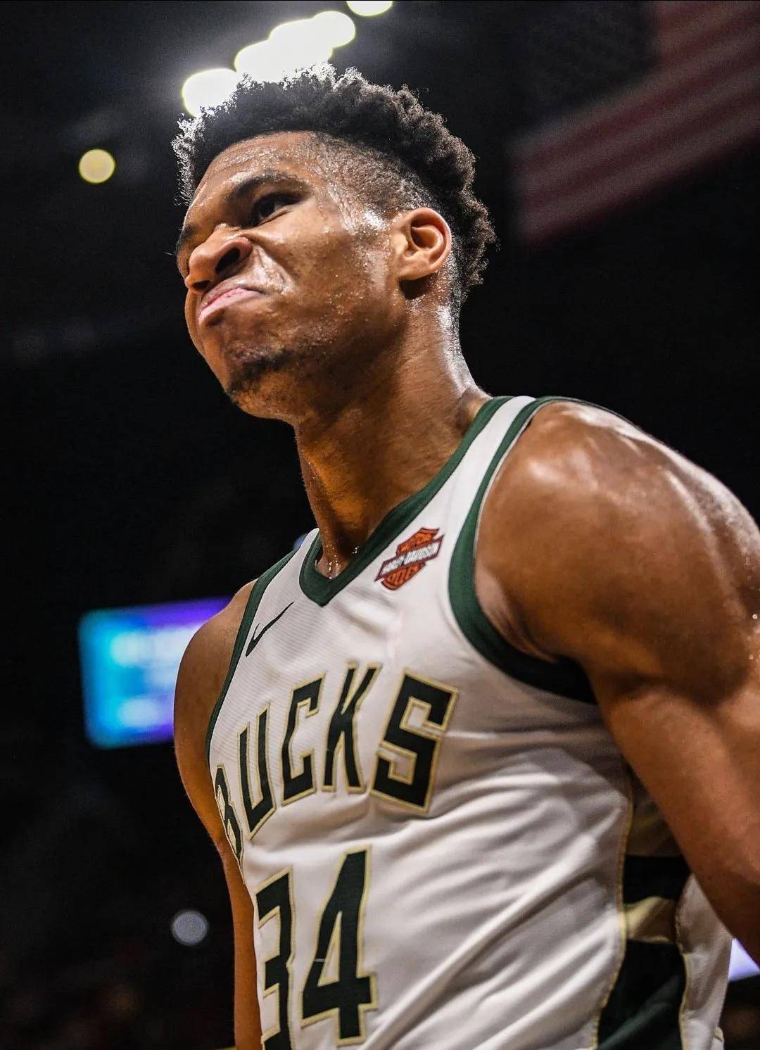 钉板大帽加上五秒进攻,字母哥的强大远不是mvp来形容_比赛_比德_防守