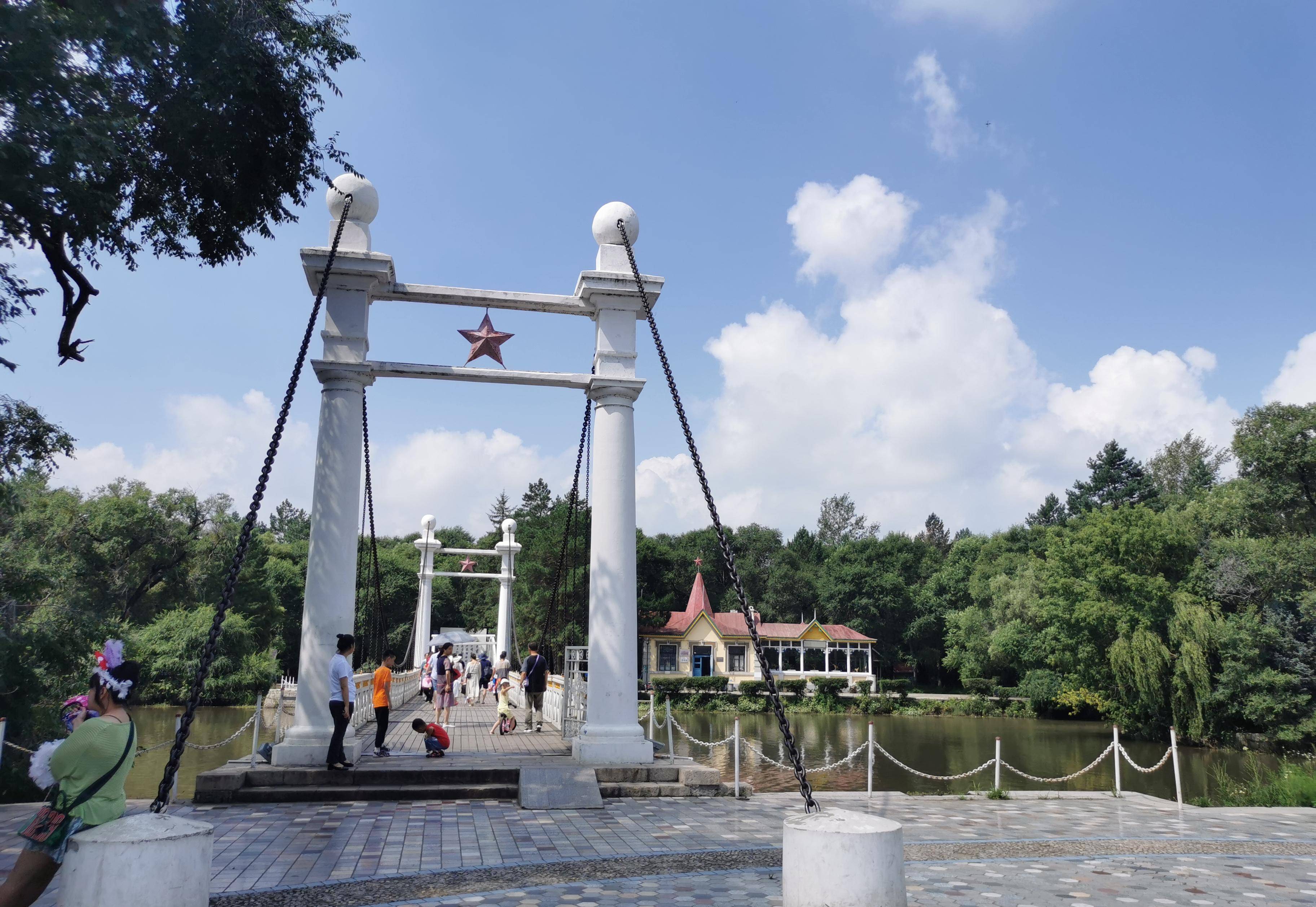 扎兰屯吊桥公园介绍图片
