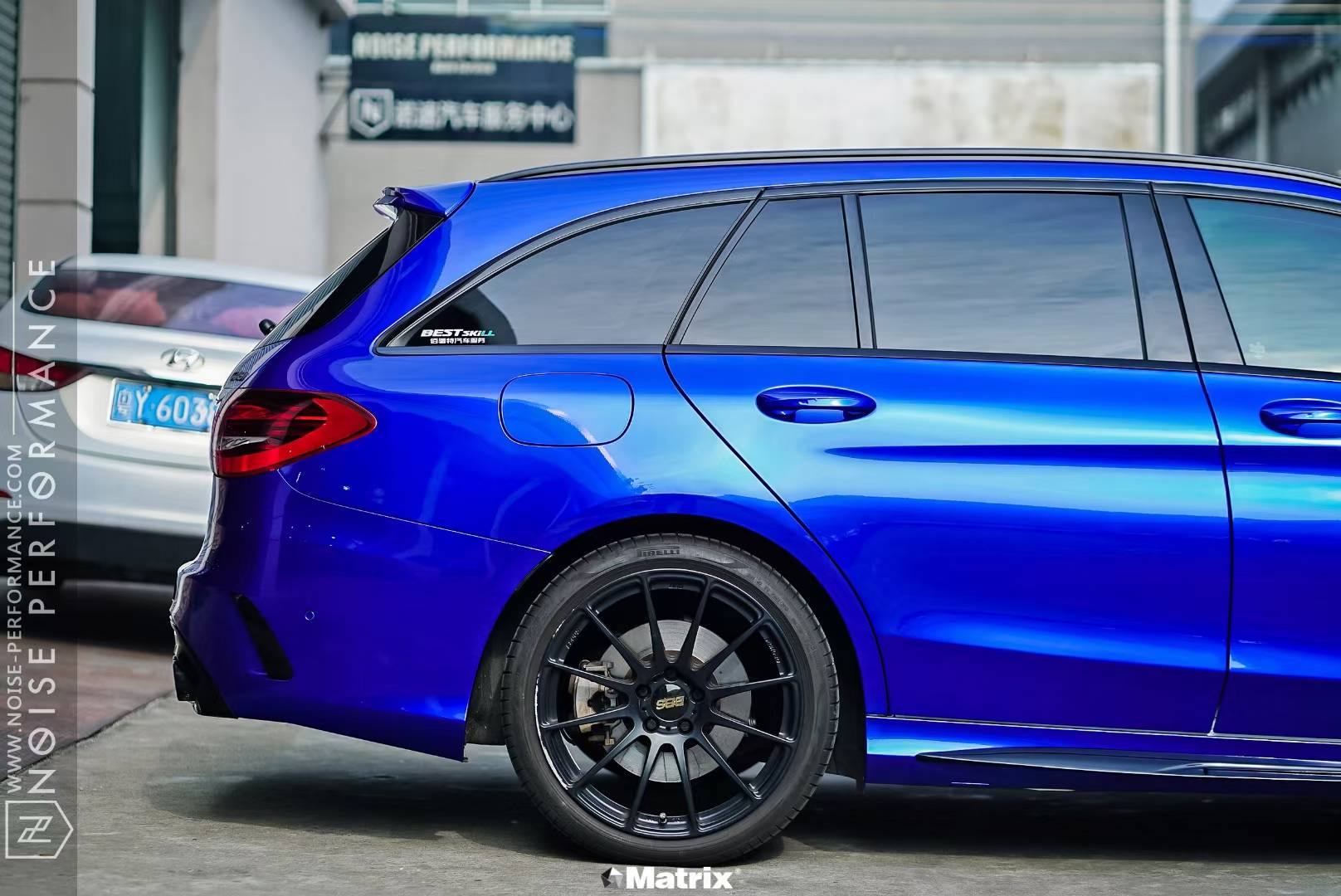 奔驰c43矩阵改色膜液态金属克莱因蓝,极具视觉冲击力_搜狐汽车_搜狐网