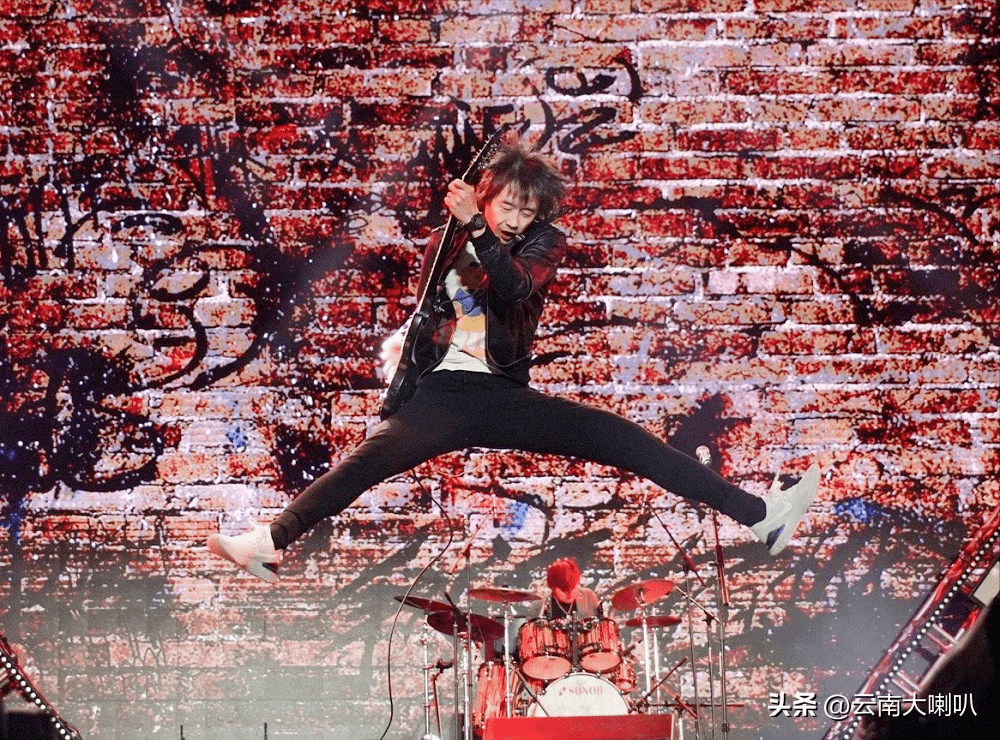 彭磊到大理演出还带家属,跟老婆在洱海边秀恩爱,网友视角亮了_女儿