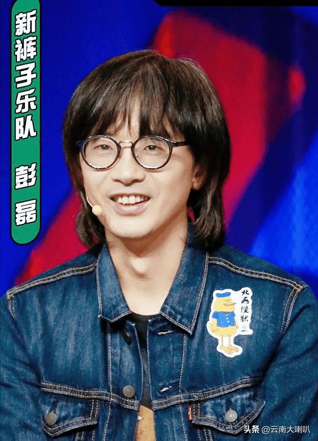 特别是如果彭磊还跟以前一样留着长发,那简直就更像了