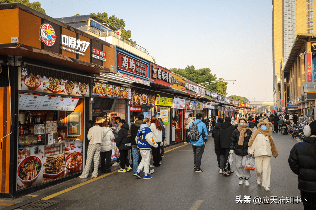 在南京我叫义乌美食城,不仅仅卖小商品!