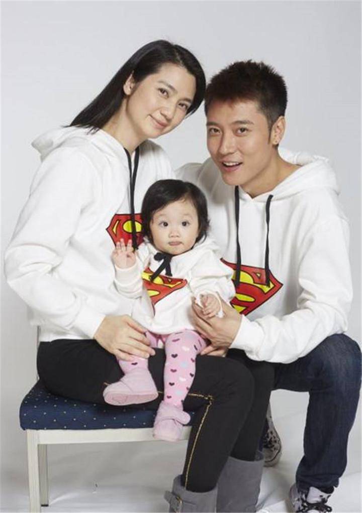 张丹峰女儿"开挂式"遗传,完美继承父母高颜值,网友:美人胚子_孩子