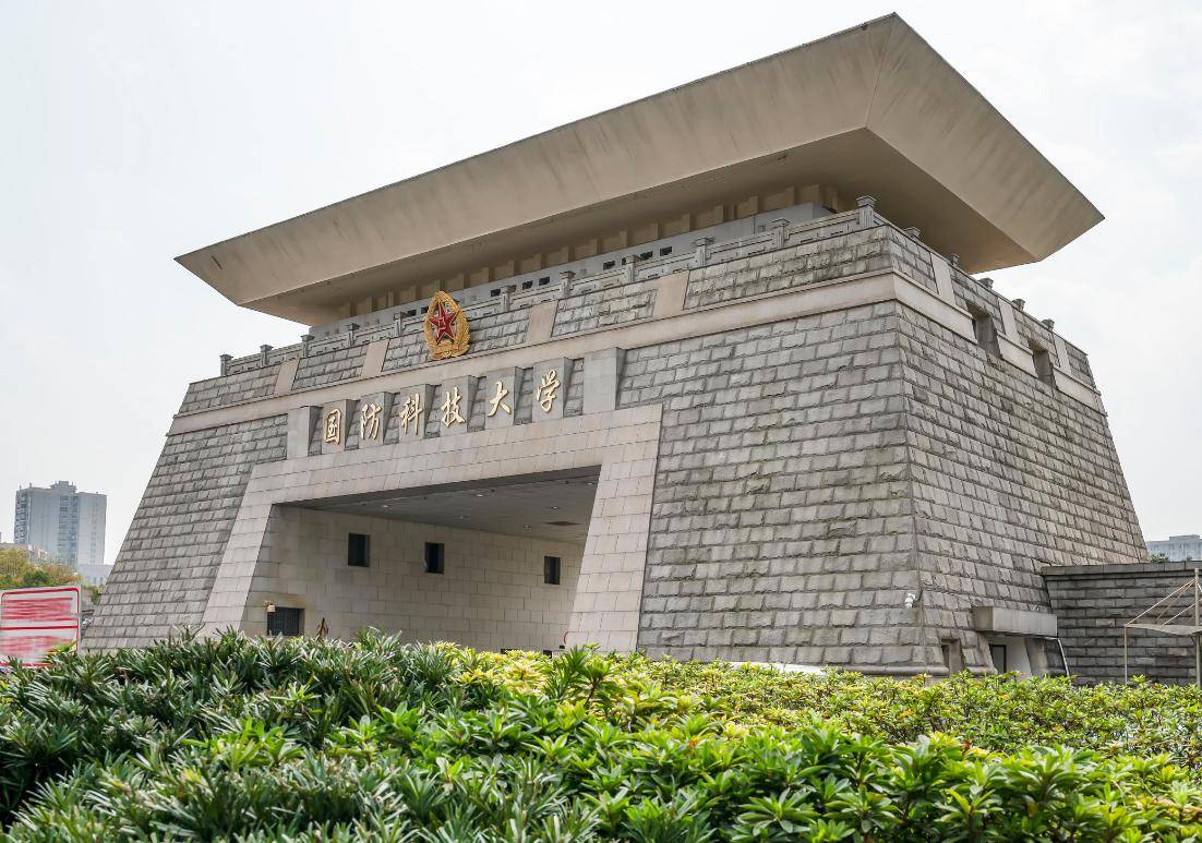 肯定是考上越好的军校越好,我国最了不起的军校,就是坐落在湖南省长沙