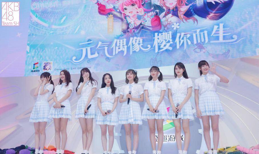 AKB48TeamSH表态CJ，固然穿了同一JK，却让两位成员酿成短腿柯基