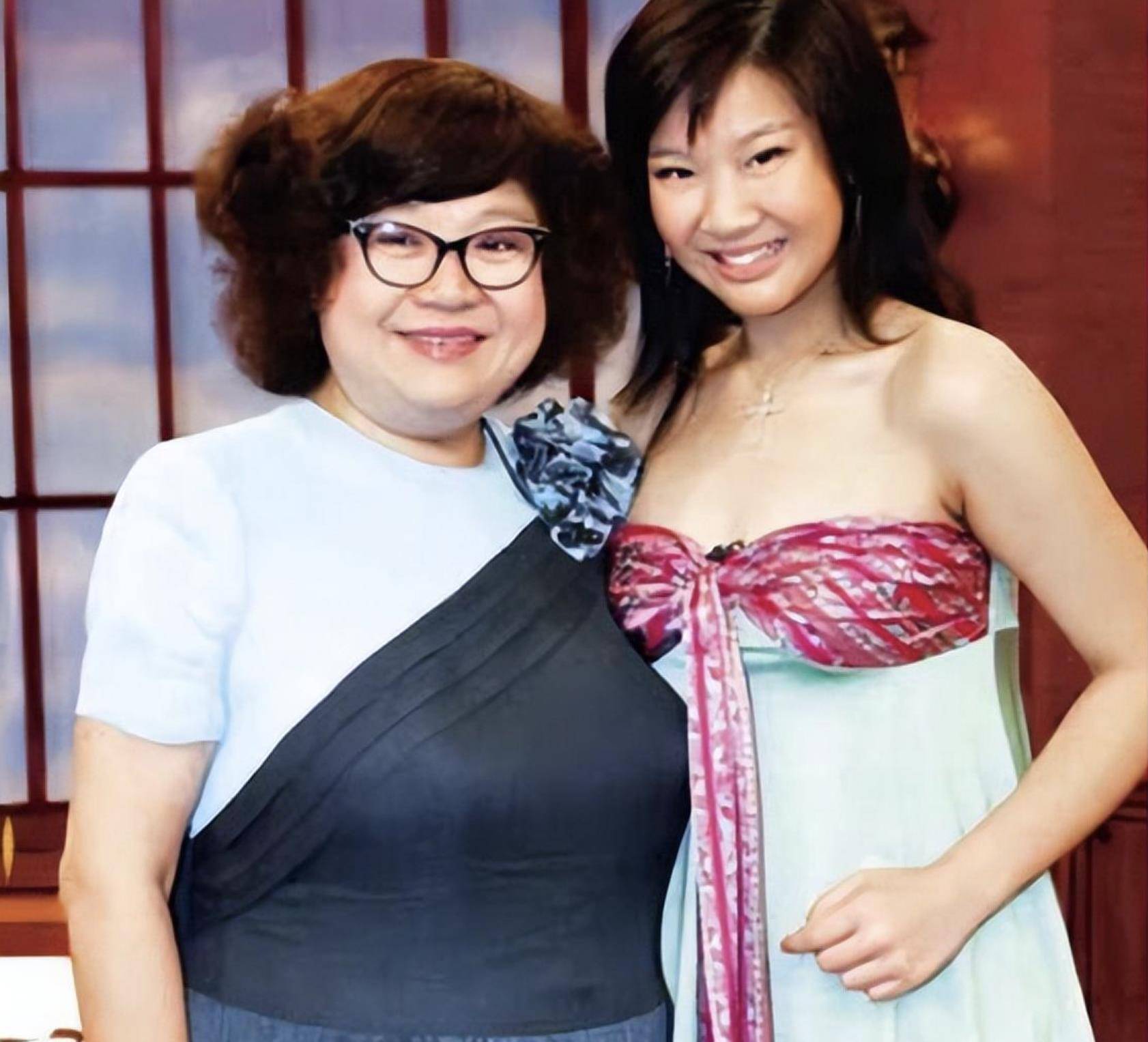 同样是郑少秋的基因,沈殿霞和官晶华的女儿一对比,差距就出来了_自然