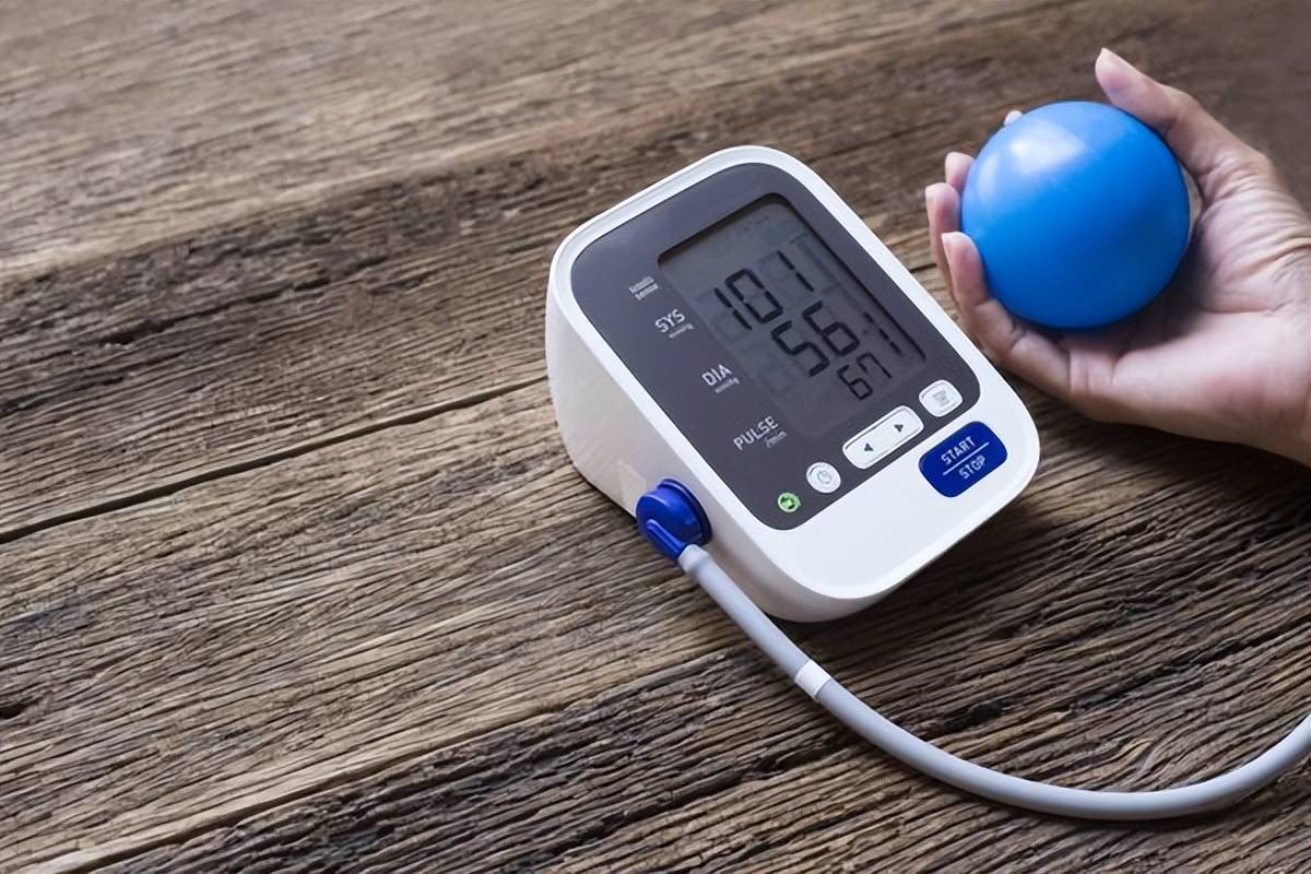 高血压一般是由哪些原因引起的呢 注意事项有哪些？