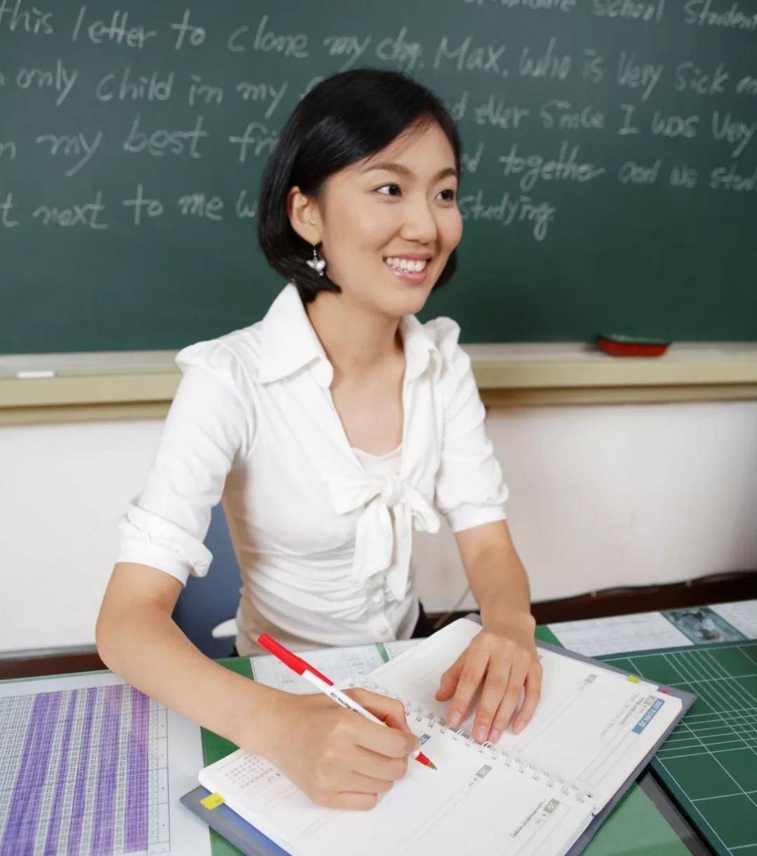 高中女教师着装美艳,是否分散学生注意力_什么_衣服_水平