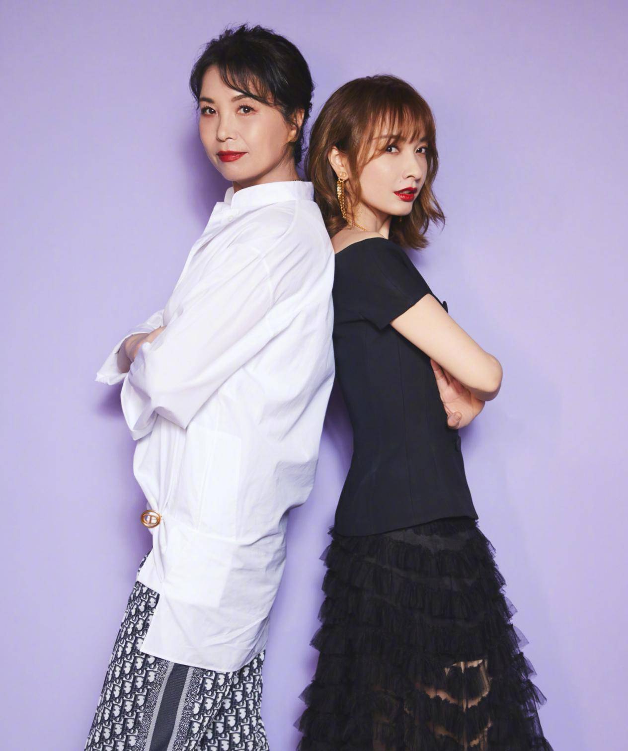 黑色上衣配半裙气质优雅,俩人同框如姐妹_吴昕和_裙子_休闲