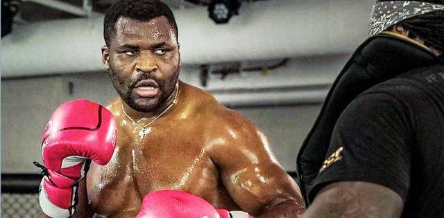 ufc重量级冠军纳干诺声称:给我3000万美元,完成首场拳击比赛_ngannou