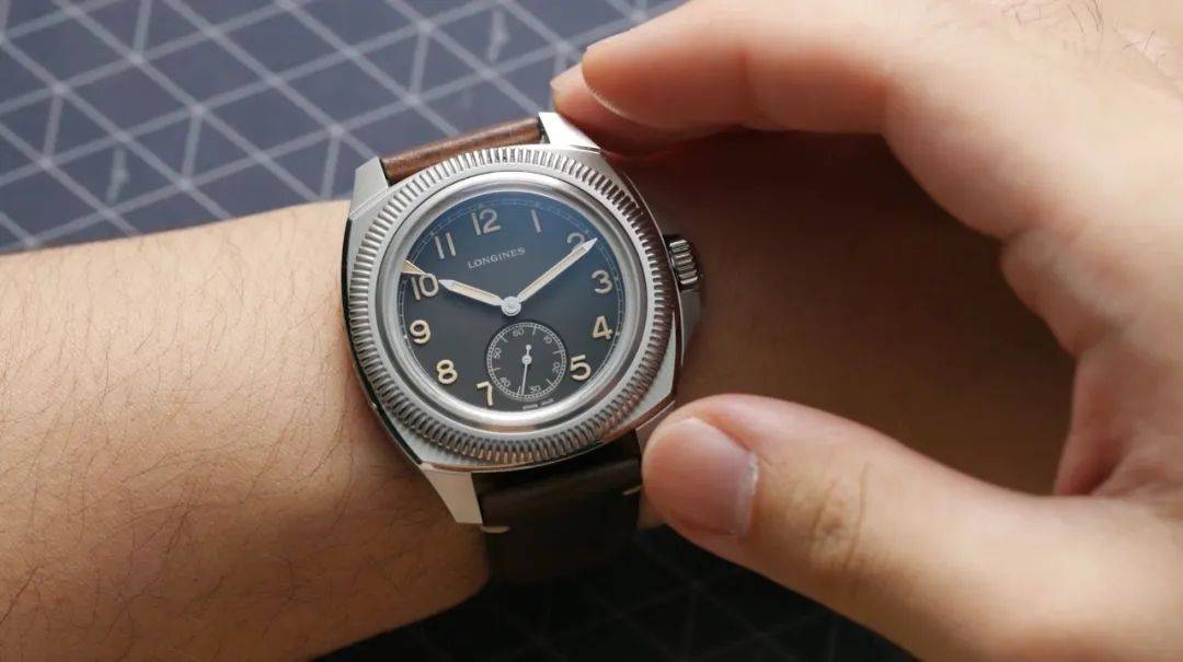 浪琴捷克空军1935腕表评测【大腕撩表】_飞行员_外圈_设计