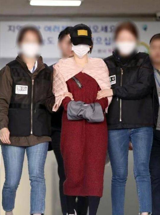 朴有天前女友再涉毒被查,通过自残引发演技乱,曾因涉毒被判刑_黄荷娜