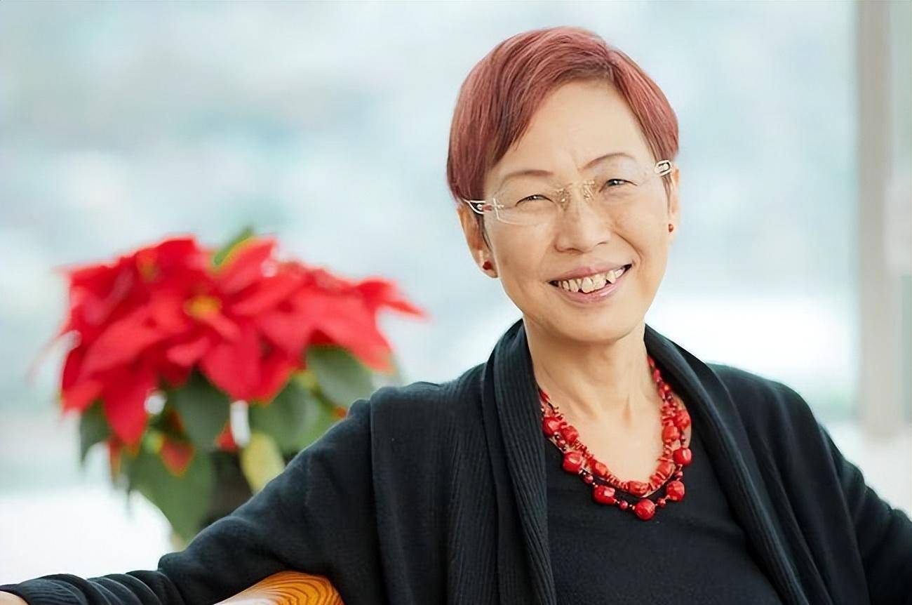 "毒舌"上野千鹤子:18岁考上京都大学,不婚不育,75岁状态超好_父亲