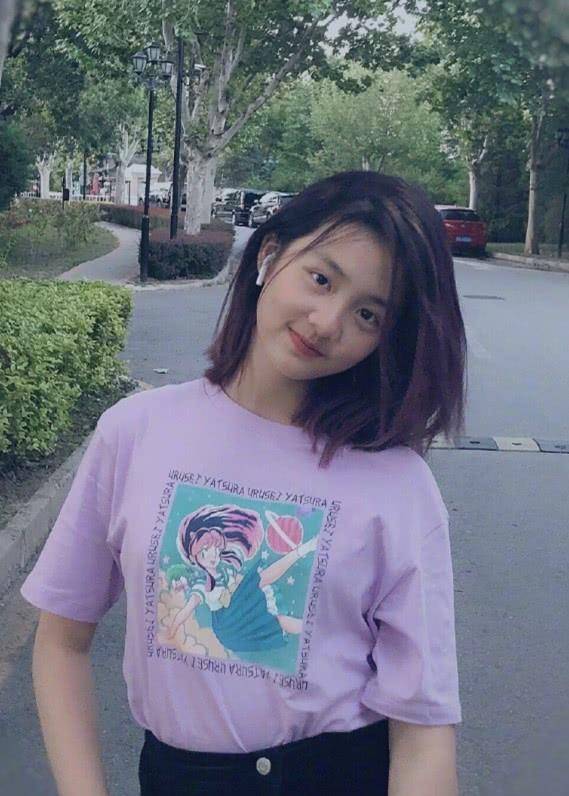 14岁穿无痕背心,身材不像一般女孩_黄多多_的设计_孙莉