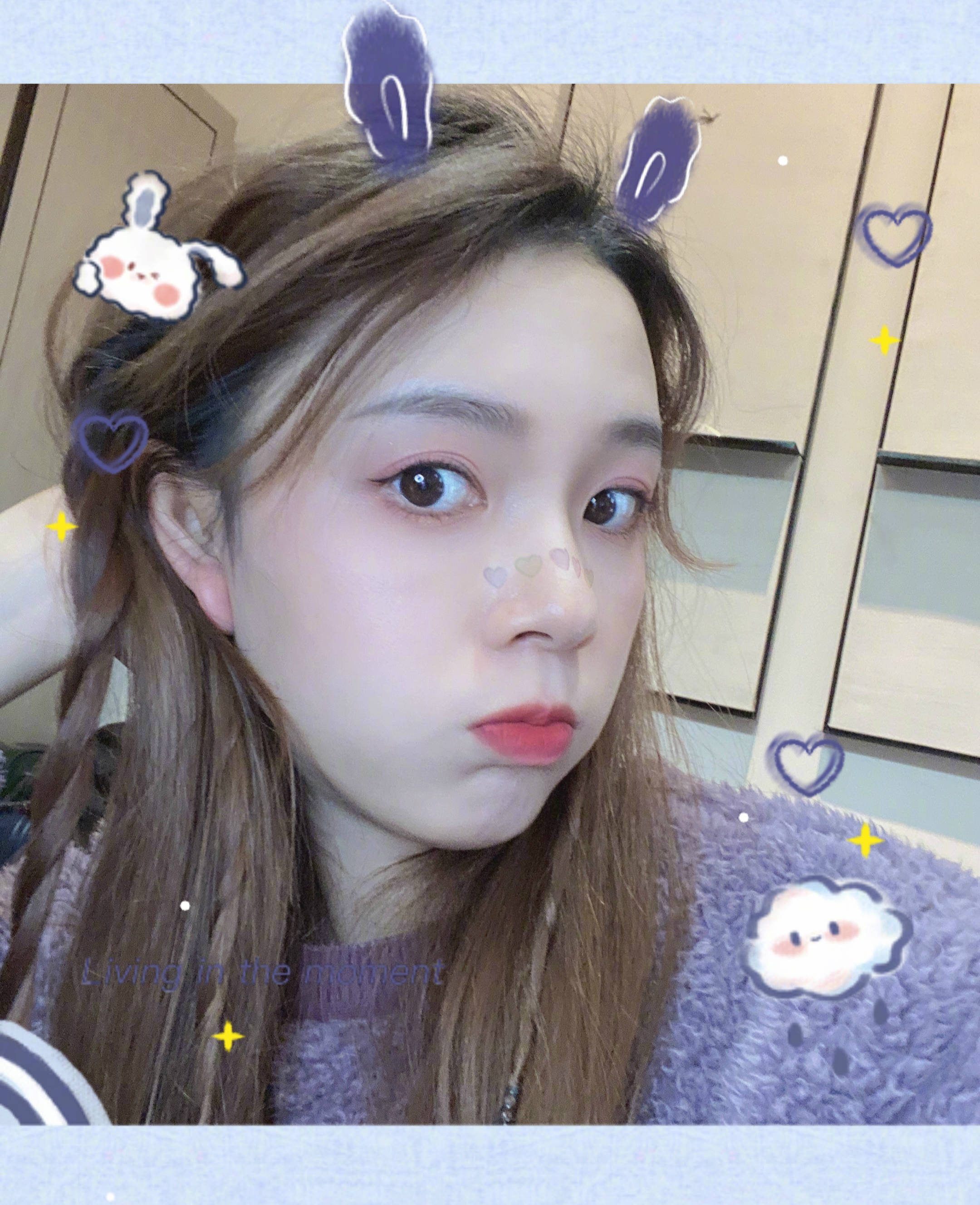 陈瑶洗完头自拍嘟嘴卖萌,网友:是个可爱的紫色瑶妹_艺术_分析_生活