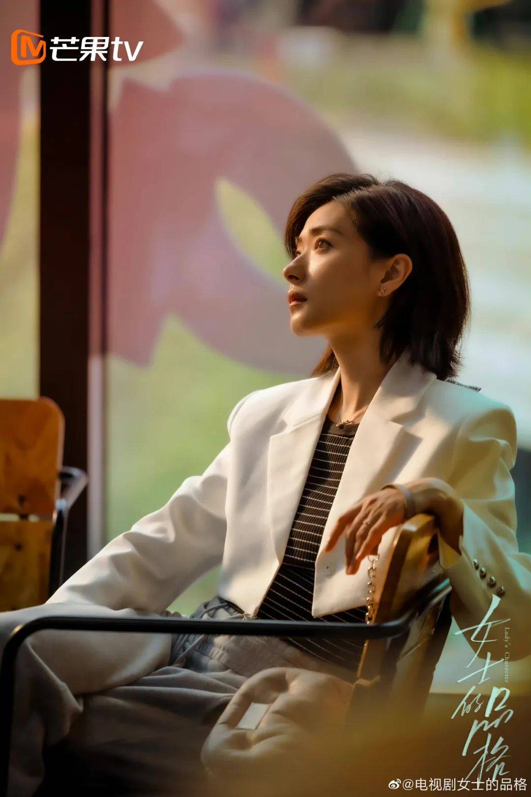 明星|快来get殷桃 万茜 王子文的治愈姐系穿搭_衬衫_职场_剧中