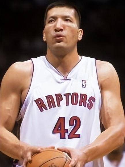 单手掀翻奥尼尔,助马刺夺冠,来看中国篮球第一人是如何打球的_巴特尔