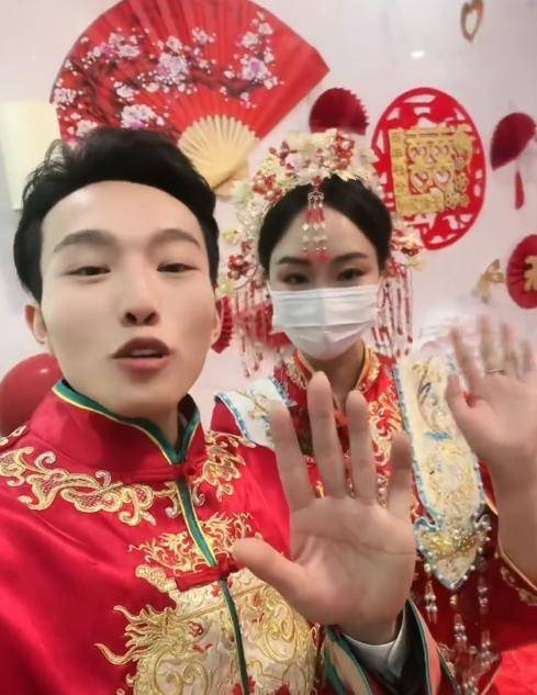 黄琴前男友杨少大婚,新娘全程带白口罩引热议,真相曝光遭人唾弃_牟瑶