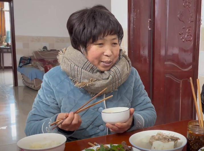 土家小木岳母时日不多?小凤开始做准备,两人决定暂更视频!