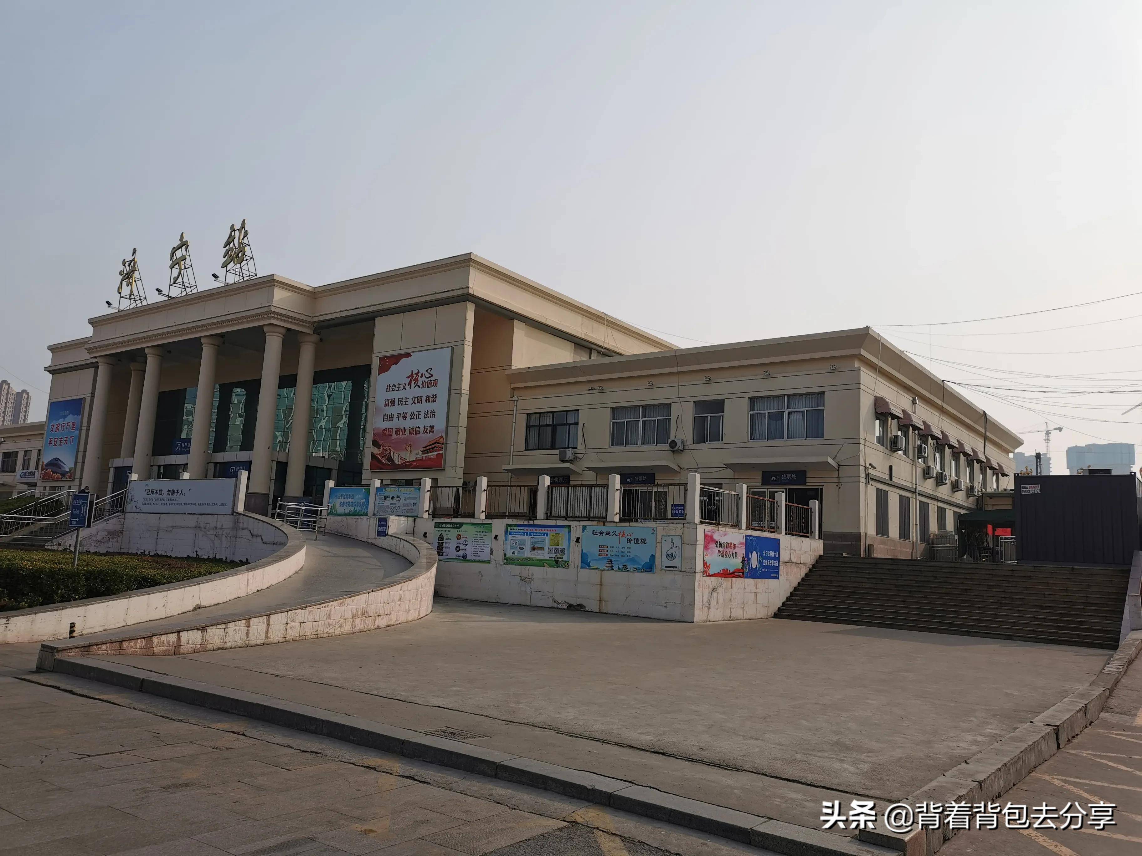 新兖铁路,规模较小的站台,济宁火车站,现为国家二等车站 兖州 列车