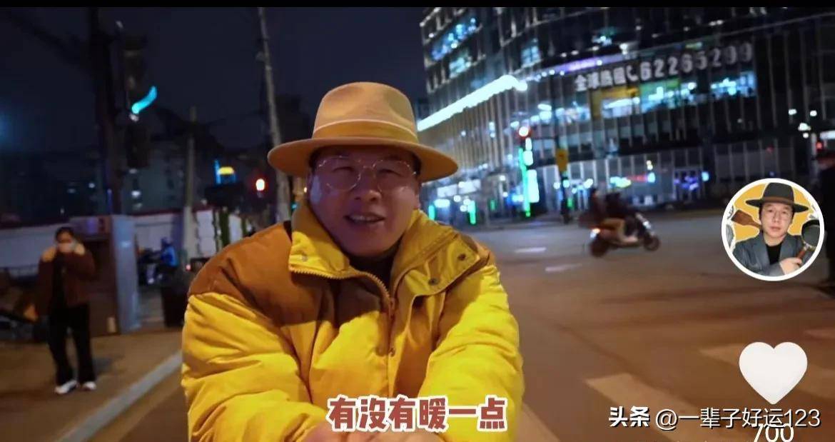 杨吕孤单只影做直播带货无趣,带女友一起演绎温馨推销产品